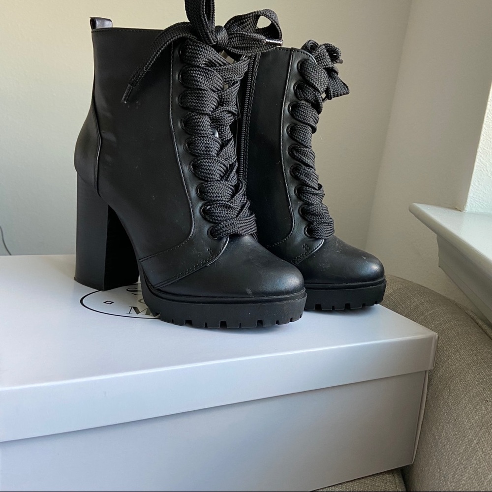 COMBAT BOOTS